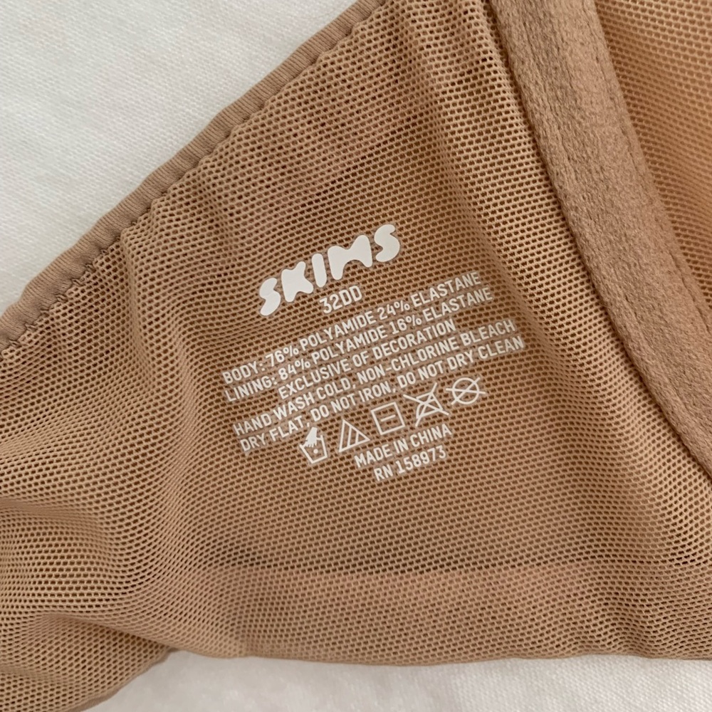 SKIMS fits everybody Bra size 32DD, Clay